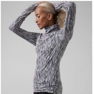 Athleta Women's Black and White Sweater